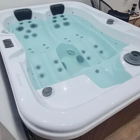 Jacuzzi Sensation Apartment *
