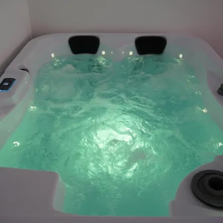 דירה Jacuzzi Sensation *