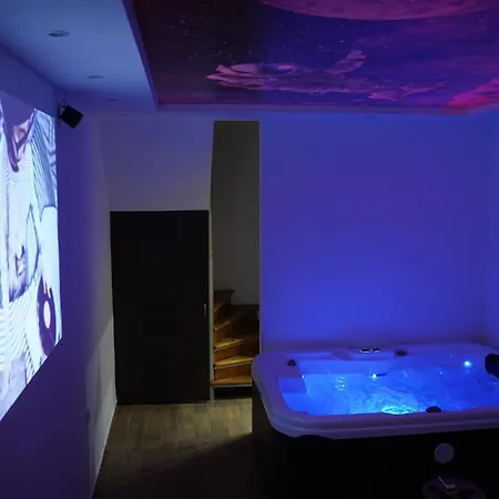 Jacuzzi Sensation アパート